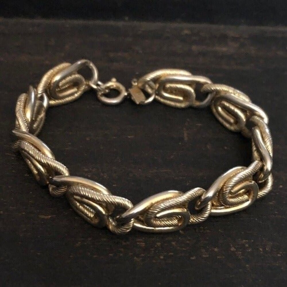 Sarah Coventry Chunky Chain Link Scroll Bracelet Gold Tone
